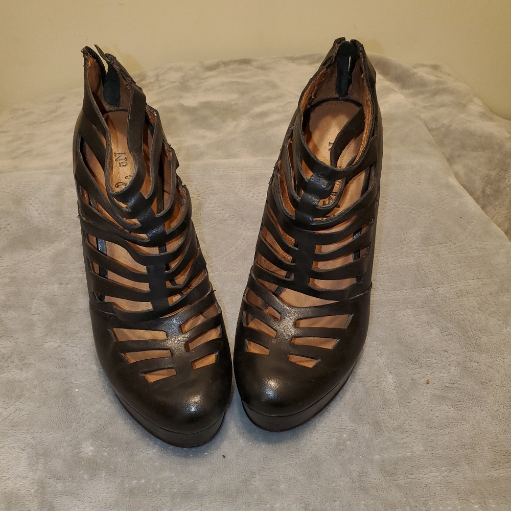 Black Pump - image 1